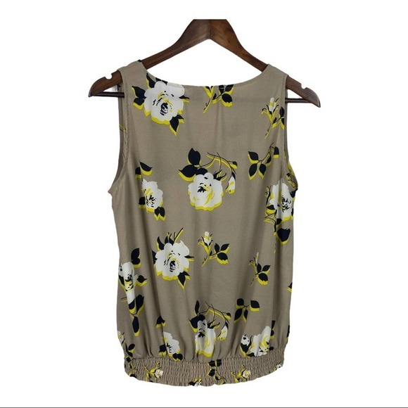 Larry Levine Cross Front Rose Print Sleeveless Top - Picture 4 of 7